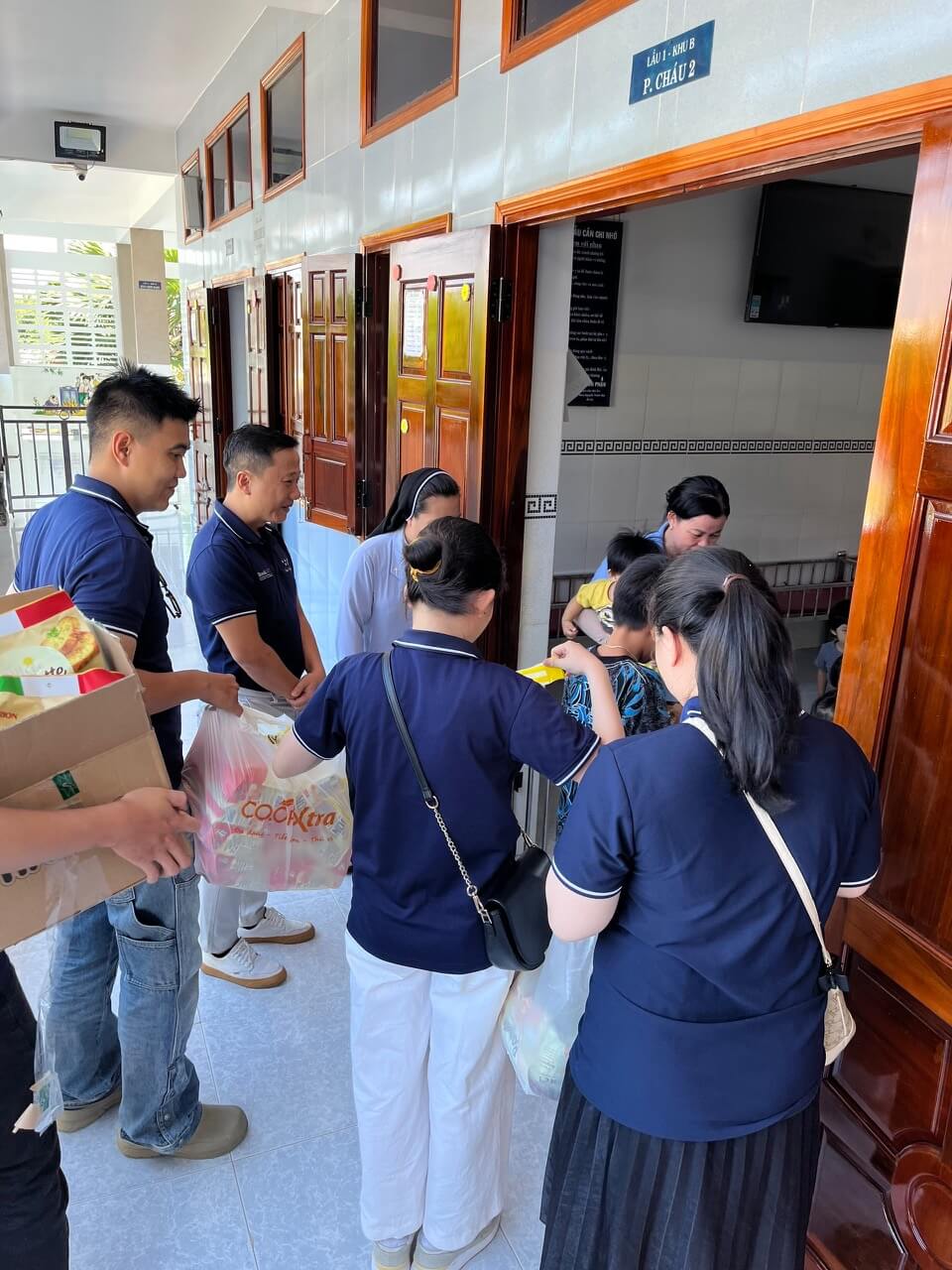 Chuyến đi thiện nguyện của công ty Book247 tại mái ấm Lagi